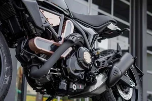 Discover the Limited Edition Ducati Scrambler 10° Anniversario Rizoma: A Masterpiece of Italian Engineering and Style for Motorcycle Enthusiasts-9