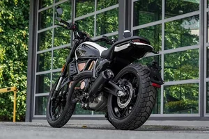 Discover the Limited Edition Ducati Scrambler 10° Anniversario Rizoma: A Masterpiece of Italian Engineering and Style for Motorcycle Enthusiasts-8