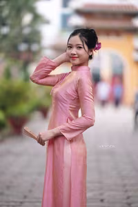 VGU No.136: The Graceful Pink Ao Dai: Vietnamese Beauty Embracing Tradition and Serenity-1