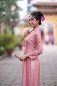 VGU No.136: The Graceful Pink Ao Dai: Vietnamese Beauty Embracing Tradition and Serenity-5