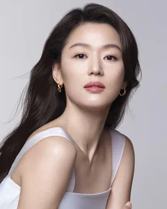 Iconic Beauty: The Top CF Queens of South Korea Across Every Generation-1