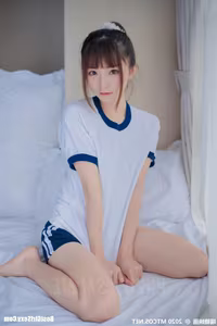 MTYH Vol.222 Cool Gym Suit: Charming Schoolgirl's Relaxed Pose in Sporty Attire-18