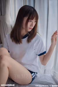 MTYH Vol.222 Cool Gym Suit: Charming Schoolgirl's Relaxed Pose in Sporty Attire-15