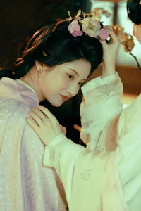 Ethereal Spring Glow: Yu Wei Jiang Captivates in the Art Language Vol. 9069 Photography Series-1