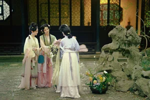 Ethereal Spring Glow: Yu Wei Jiang Captivates in the Art Language Vol. 9069 Photography Series-15