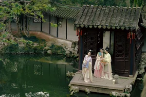 Ethereal Spring Glow: Yu Wei Jiang Captivates in the Art Language Vol. 9069 Photography Series-14