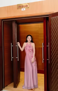 VGU No.82: Pink Modern Ao Dai Showcasing Elegant Vietnamese Beauty and Sophistication-10
