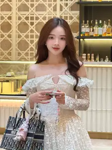 Hot Girl Le Ly Lan Huong: Pristine Beauty Captivates Social Media-1