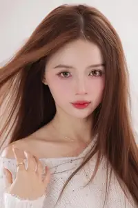 Hot Girl Le Ly Lan Huong: Pristine Beauty Captivates Social Media-6