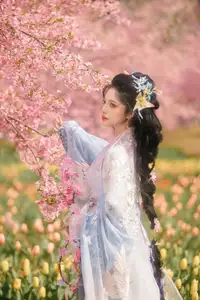 YiTuYu Vol.8666 Xian Lu: Ethereal Hanfu Beauty Amidst Cherry Blossoms-13