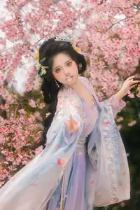 YiTuYu Vol.8666 Xian Lu: Ethereal Hanfu Beauty Amidst Cherry Blossoms-7