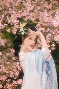 YiTuYu Vol.8666 Xian Lu: Ethereal Hanfu Beauty Amidst Cherry Blossoms-16