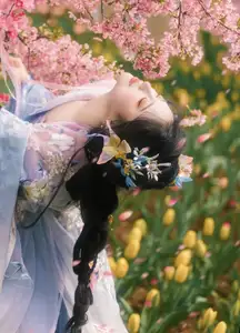 YiTuYu Vol.8666 Xian Lu: Ethereal Hanfu Beauty Amidst Cherry Blossoms-1