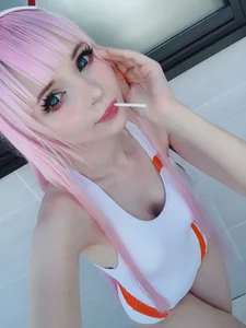 Dreamy Sky Vibes with Coser Peach Milky as Zero Two-13
