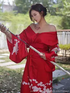 Jin Yun Xi Yuki: Enchanting Beauty in a Fiery Red Kimono, Captivating Every Gaze - XiuRen No.10683-1