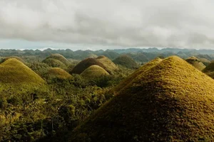 Discover the Magical Chocolate Hills of Bohol Island, Philippines: A Fairytale Landscape for Your Next Tropical Adventure-8