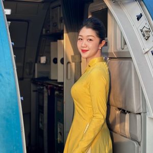 Charming Flight Attendant in Ao Dai: A Smile That Captivates All Eyes-0