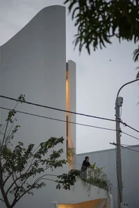 Stunning Modern Architecture: Explore This Innovative Curved Tube House Design in Da Nang, Vietnam for Ultimate Minimalist Living Inspiration-2