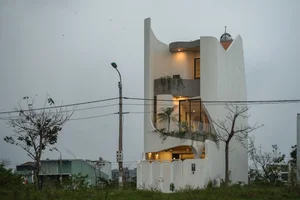 Stunning Modern Architecture: Explore This Innovative Curved Tube House Design in Da Nang, Vietnam for Ultimate Minimalist Living Inspiration-7