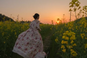 Elegant Portrait Photography: YiTuYu Art Language Vol.9114 Featuring Model 14 - Timeless Aesthetic Inspiration for Fashion and Art Lovers-9