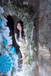 XVG No.41: Winter Wonderland Muse Decorating Sparkling Christmas Tree-8