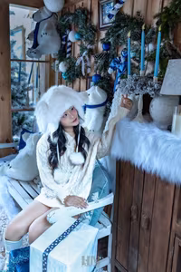 XVG No.41: Winter Wonderland Muse Decorating Sparkling Christmas Tree-4