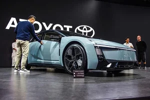 The All-New Toyota Corolla 2027: A Futuristic 13th Generation Sedan Featuring Electrified Performance, Sleek Aerodynamics, and Next-Level Hybrid Technology for Modern Drivers.-4