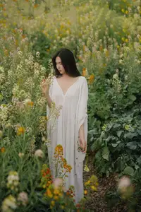 YiTuYu Vol.8614 Yi Yi: Enchanting Beauty Amidst Blooming Flowers - A Dreamy Vision-21