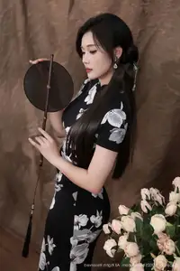 Nan Qiao XiuRen No.10655 Exudes Modern Oriental Charm in a Stunning Floral Dress-7