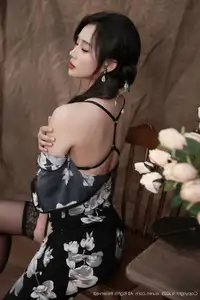 Nan Qiao XiuRen No.10655 Exudes Modern Oriental Charm in a Stunning Floral Dress-34