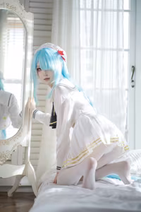 Stunning Cosplay: Shi Liang Yu as Janus Sailor Uniform in Captivating Reflection-16