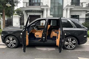 Experience Ultimate Luxury: The Rolls-Royce Cullinan Series II Makes a Grand Debut on the Vibrant Streets of Ho Chi Minh City-0
