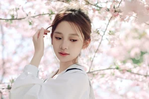 Spring Muse: Pure Elegance in JK Uniform Amidst Blossoms-4