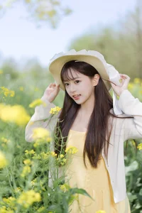 Golden Hour Glow: Ethereal Portrait Photography in Sun-Drenched Flower Fields – Art Language Vol.9109 featuring Model Xiao Yi-17