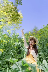 Golden Hour Glow: Ethereal Portrait Photography in Sun-Drenched Flower Fields – Art Language Vol.9109 featuring Model Xiao Yi-7