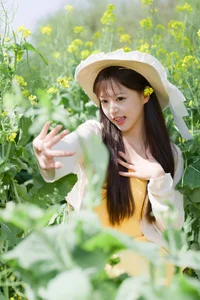 Golden Hour Glow: Ethereal Portrait Photography in Sun-Drenched Flower Fields – Art Language Vol.9109 featuring Model Xiao Yi-4
