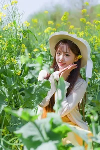 Golden Hour Glow: Ethereal Portrait Photography in Sun-Drenched Flower Fields – Art Language Vol.9109 featuring Model Xiao Yi-3