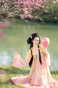 Shu Shu Jiang's Grace Amidst Blooming Plum Blossoms - YiTuYu Art Language Vol.8769-7