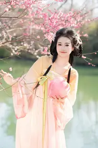 Shu Shu Jiang's Grace Amidst Blooming Plum Blossoms - YiTuYu Art Language Vol.8769-2