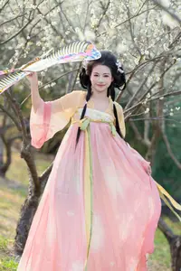 Shu Shu Jiang's Grace Amidst Blooming Plum Blossoms - YiTuYu Art Language Vol.8769-10