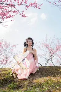 Shu Shu Jiang's Grace Amidst Blooming Plum Blossoms - YiTuYu Art Language Vol.8769-5