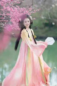 Shu Shu Jiang's Grace Amidst Blooming Plum Blossoms - YiTuYu Art Language Vol.8769-31