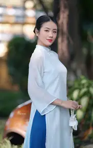 Elegant Vietnamese Girl in Traditional Ao Dai Capturing Timeless Asian Beauty-13