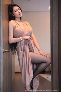 XiuRen No.10432: Captivating Elegance of Xiao Na Bi in a Stylish Dress-19