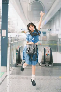 Urban Chic Subway Portrait Photography Featuring Xia Yu Xiao Nian in YiTuYu Art Language Vol.9383 – Aesthetic Transit Style Inspiration-12
