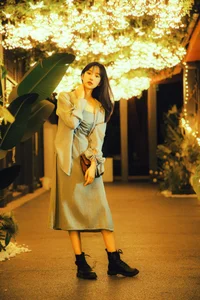 Elegant Moonlight Photography: YiTuYu Art Language Vol.9152 featuring Model Jian Xiao Cheng (44 High-Quality Images)-42