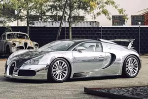 Close-up of the Ultra-Rare Bugatti Veyron Pur Sang #01: A $2.1M Limited Edition Hypercar with its Unique Speed Key-4