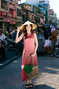 Discover the Gentle Beauty of a Girl in Afternoon Sun: Elegant Style, Captivating All Eyes.-16