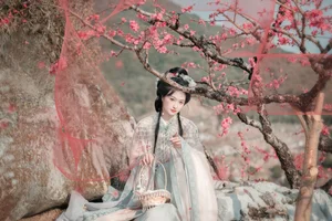 Spring Muse in Hanfu YiTuYu Art Language Vol.8879 Da Wai Wai Ge-40