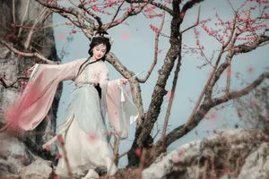Spring Muse in Hanfu YiTuYu Art Language Vol.8879 Da Wai Wai Ge-12